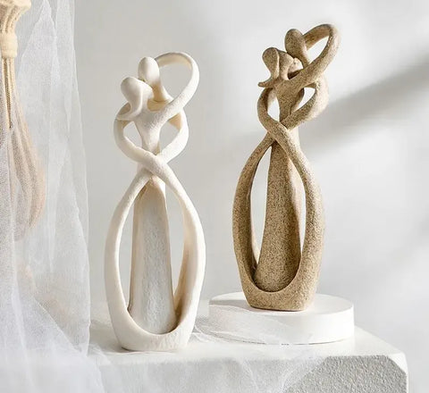 Abstract Couple Sculpture – Modern Romantic Figurine for Home Decor