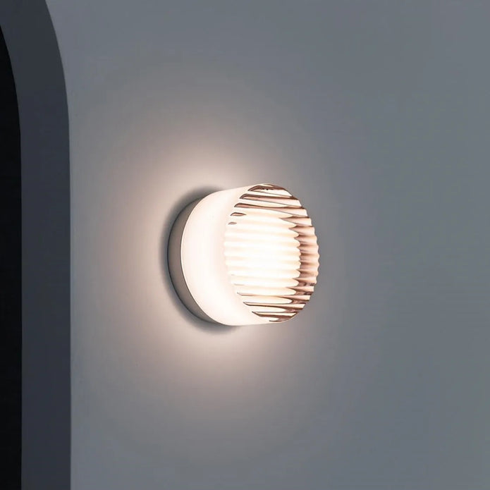 Dual-Space Light – Elegant Illumination for Home and Garden