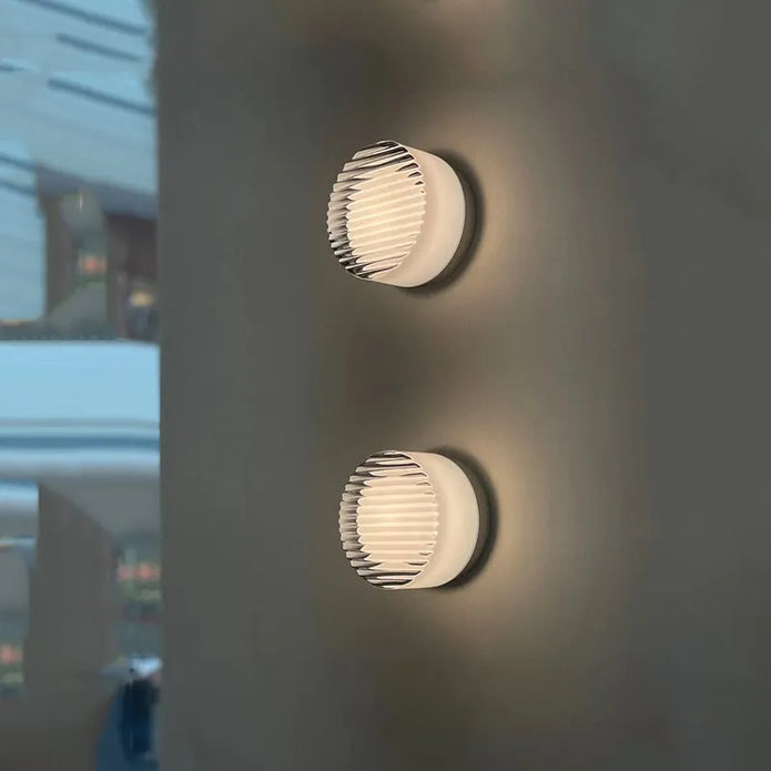 Dual-Space Light – Elegant Illumination for Home and Garden