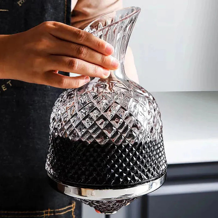 Luxury Crystal Rotating Decanter – Elegant Whiskey & Wine Carafe