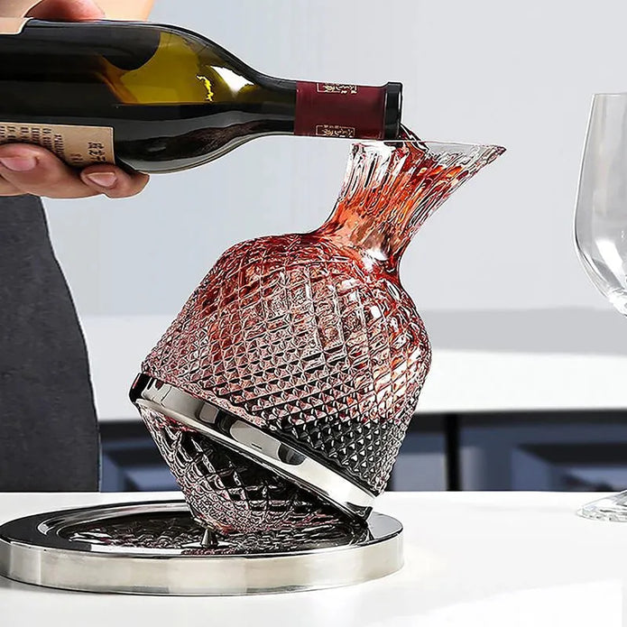 Luxury Crystal Rotating Decanter – Elegant Whiskey & Wine Carafe